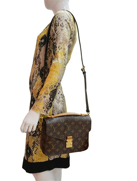 louis vuitton monogram canvas pochette metis bag m40780|louis vuitton pochette.